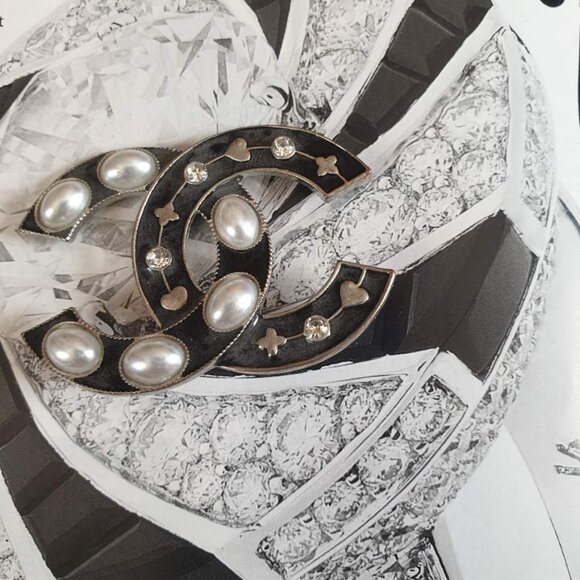 Women Metal Black Round Pearls Brooch Pin Casual Formal Accessory Jewelry Gift - Picture 4 of 5